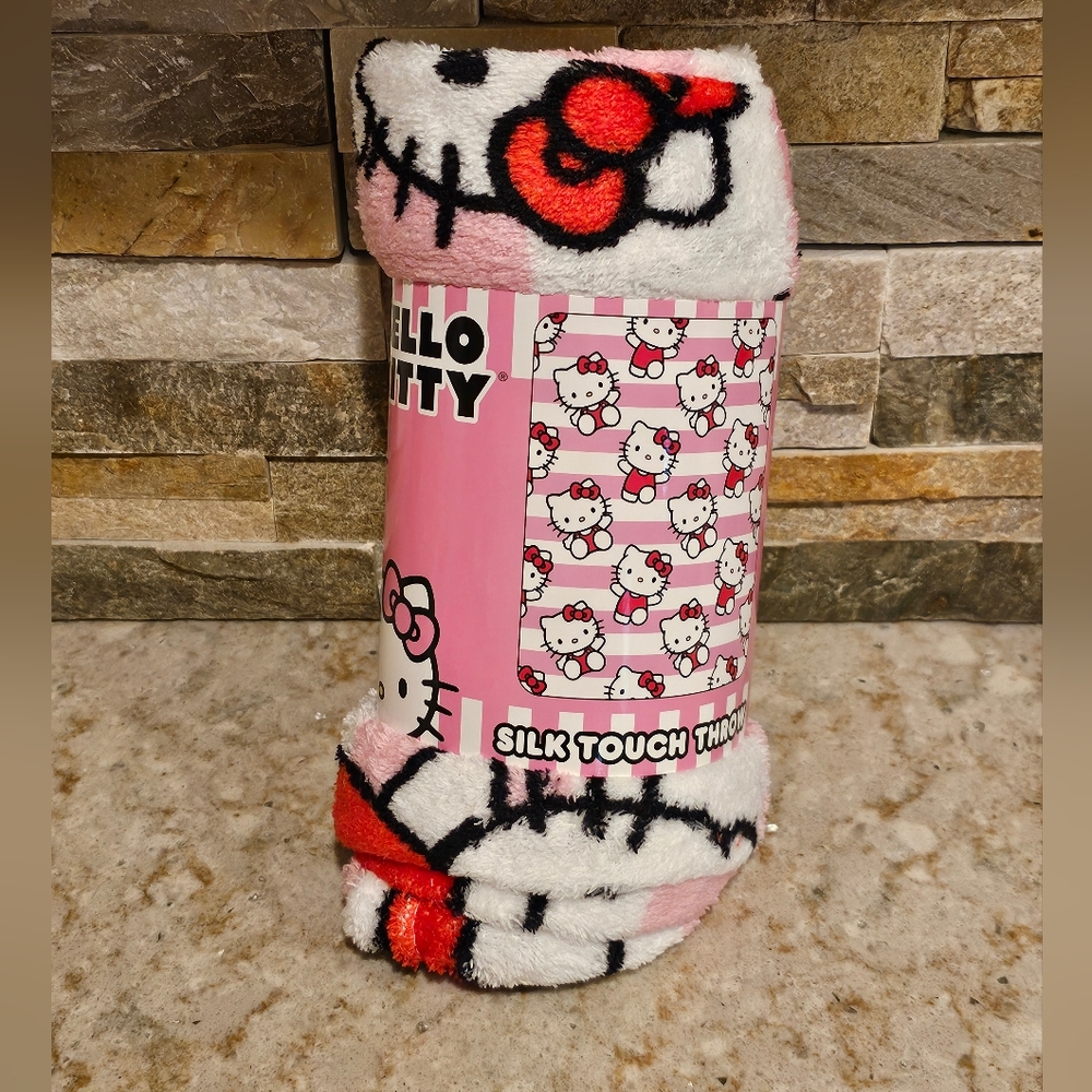 Hello Kitty Throw
